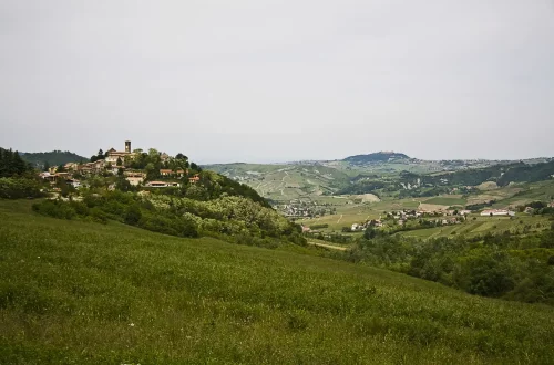 Buying property in Italy: photo of the fields and farm houses in the province of Pavia, near Milan