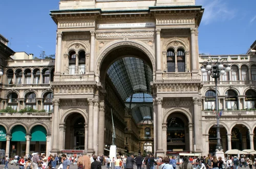 Can you lose Italian citizenship: photo of the entrance of Galleria Vittorio Emanuele II in Milan