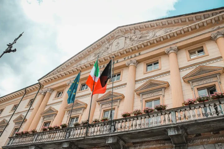 Constitutional court of Italy examines limits on the right to citizenship: photo of the town hall of Aostra, the Hôtel de Ville