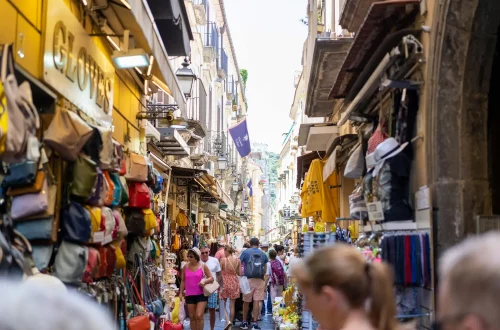 Cost of living in Italy: Photo of people walking around a market in Sorrento, Metropolitan City of Naples.