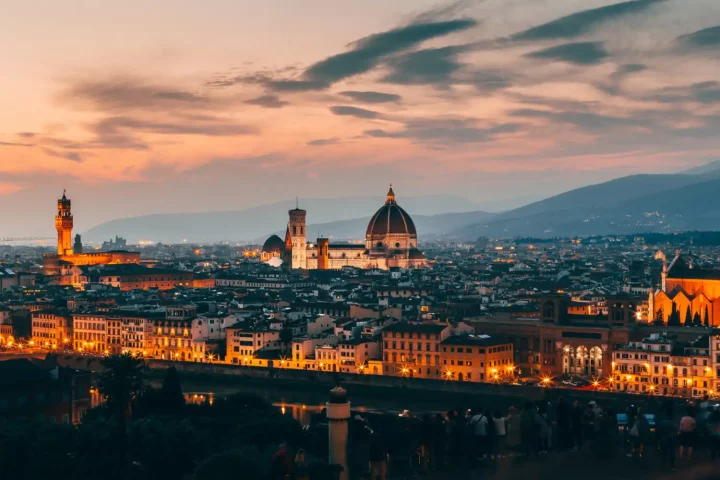 Divorce and Italian citizenship: Photo of the city of Naples on sunset