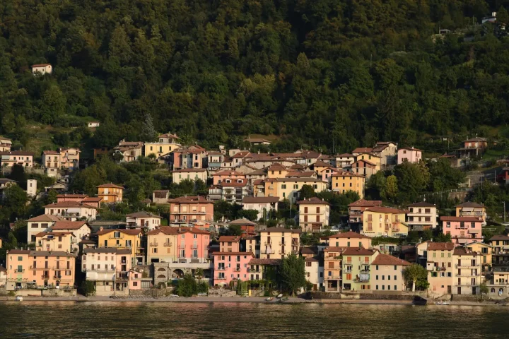 How to establish residency in Italy: photo of houses on the margins of lake Como, in Italy