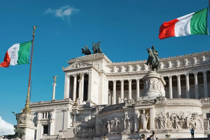 Getting dual citizenship in Italy: Piazza Venezia em Roma