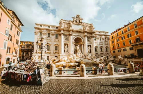 How long can i stay in Italy without a visa: Photo of people around Trevi Fountain, Rome