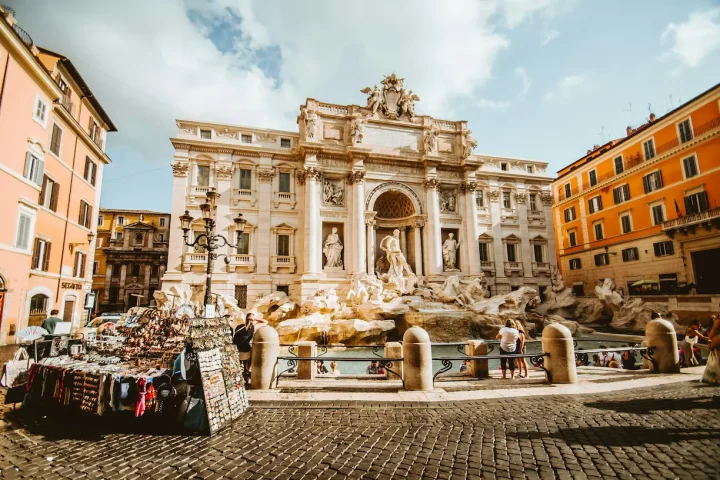 How long can i stay in Italy without a visa: Photo of people around Trevi Fountain, Rome