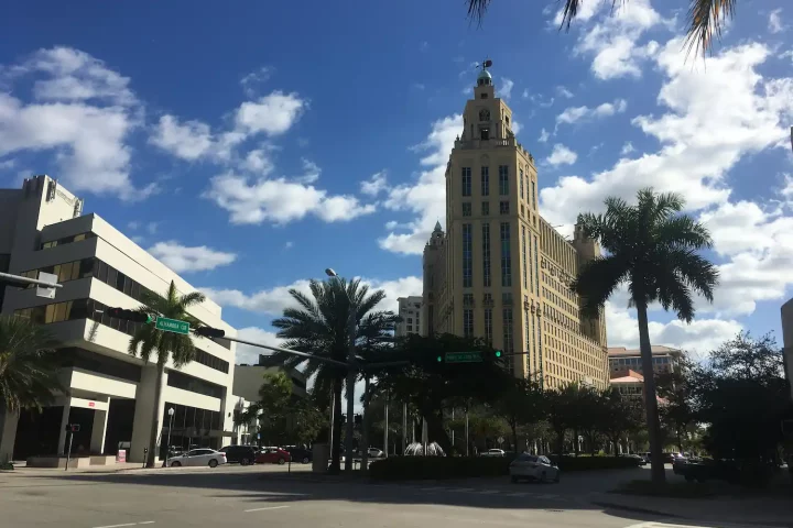 Italian citizenship in Florida: Photo of the Alhambra Towers office in Coral Gables