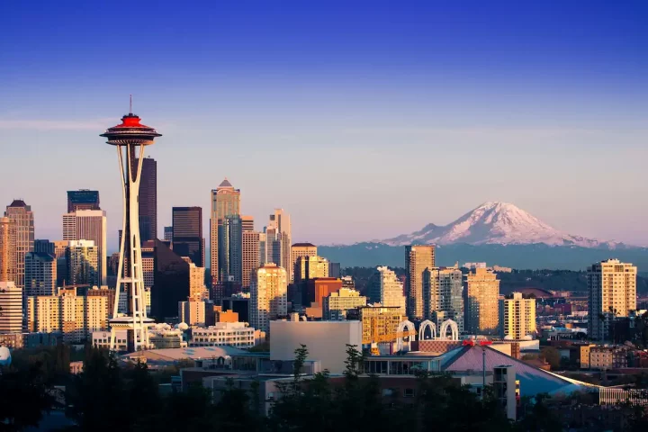 Italian citizenship in Seattle: Aerial photo of Seattle's skyline by the sunset