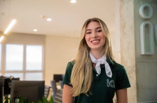 Worker from an Italian citizenship assistance services agency with a welcoming smile