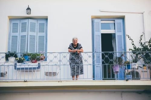 italian citizenship through grandmother: photo of a grandmother on the balcony of a house