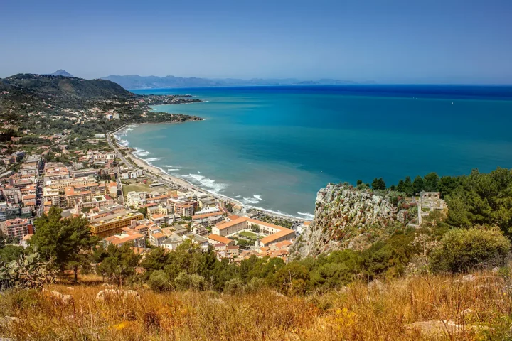 Italian dual passport: Photo of a beach in Sicily