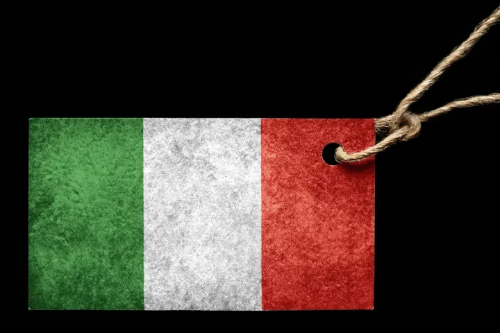 Learn essential Italian etiquette tips for Americans, from greetings and dining manners to key cultural norms.