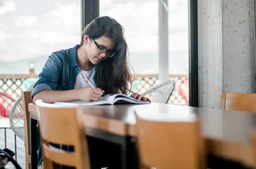 Woman studying for the B1 Italian language test