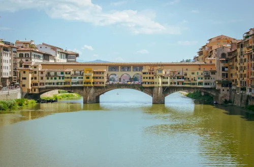 Loss and reacquisition of italian citizenship: Wide shot photo of Ponte Vecchio in Florence, Italy