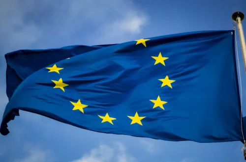 How Americans can obtain European citizenship: Photo of the EU banner