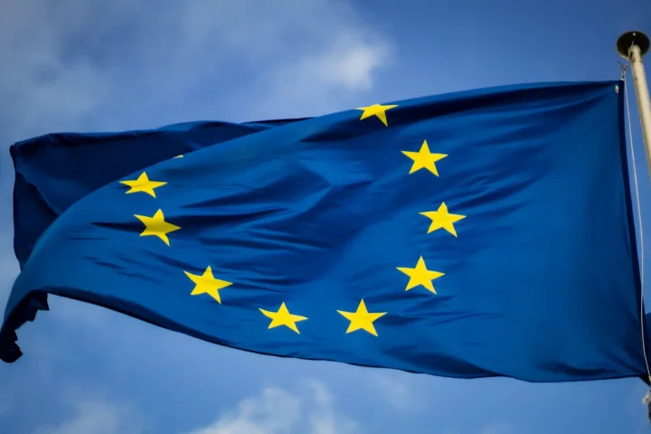 How Americans can obtain European citizenship: Photo of the EU banner