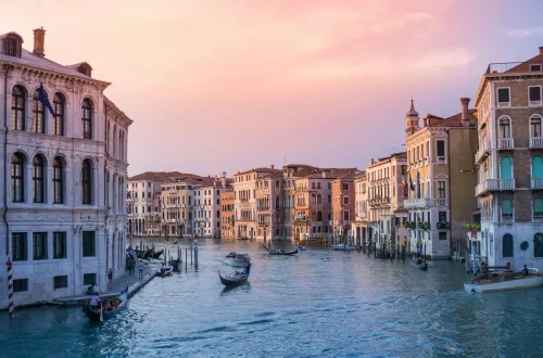 Passport rules in Italy: Photo of Rialto Bridge