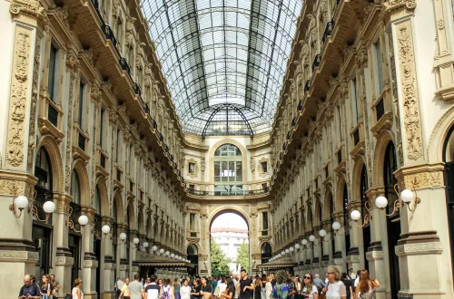 Permanent residency permit: photo of people walking around the Galleria Vittorio Emanuele II in Milan