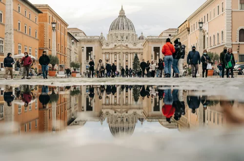 Right of blood: Photo of people walking in Via della Conciliazione, Rome