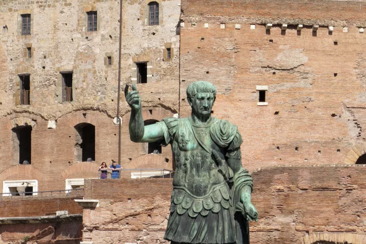 Steps in getting Italian citizenship: Photo of a statue of Julius Cesar, Roman emperor