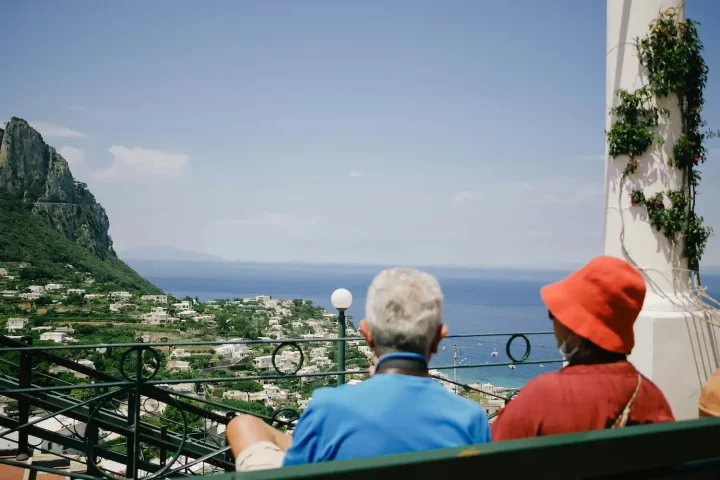 Can a U.S citizen retire in Italy: Photo of a couple of retirees in the island of Capri